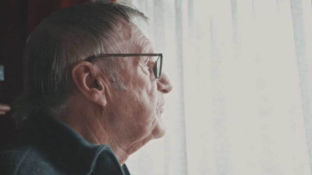 Rinze Visser uit Lemmer stopt na 55 jaar met raadswerk: ‘Kiezers willen een partij die z’n bek&nbsp;opendoet’